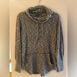 Prana Women’s cowl neck pullover w/pockets. small. very good condition